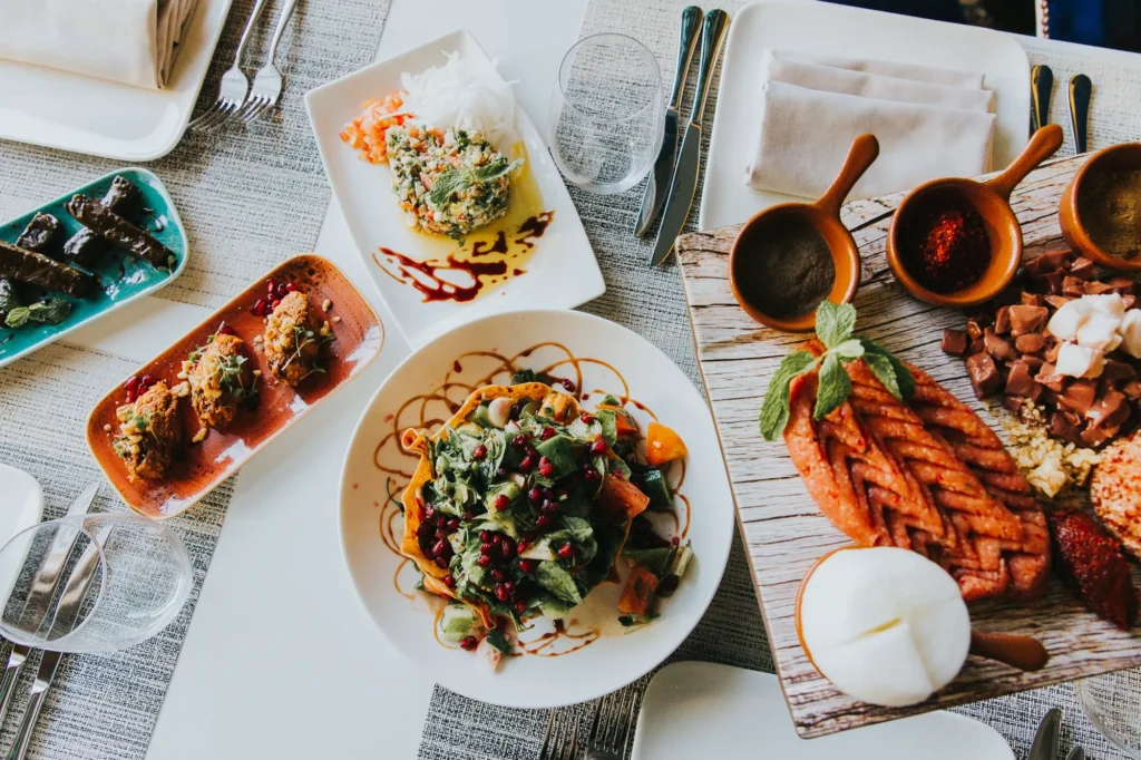 Casual & Popular Dining Spots