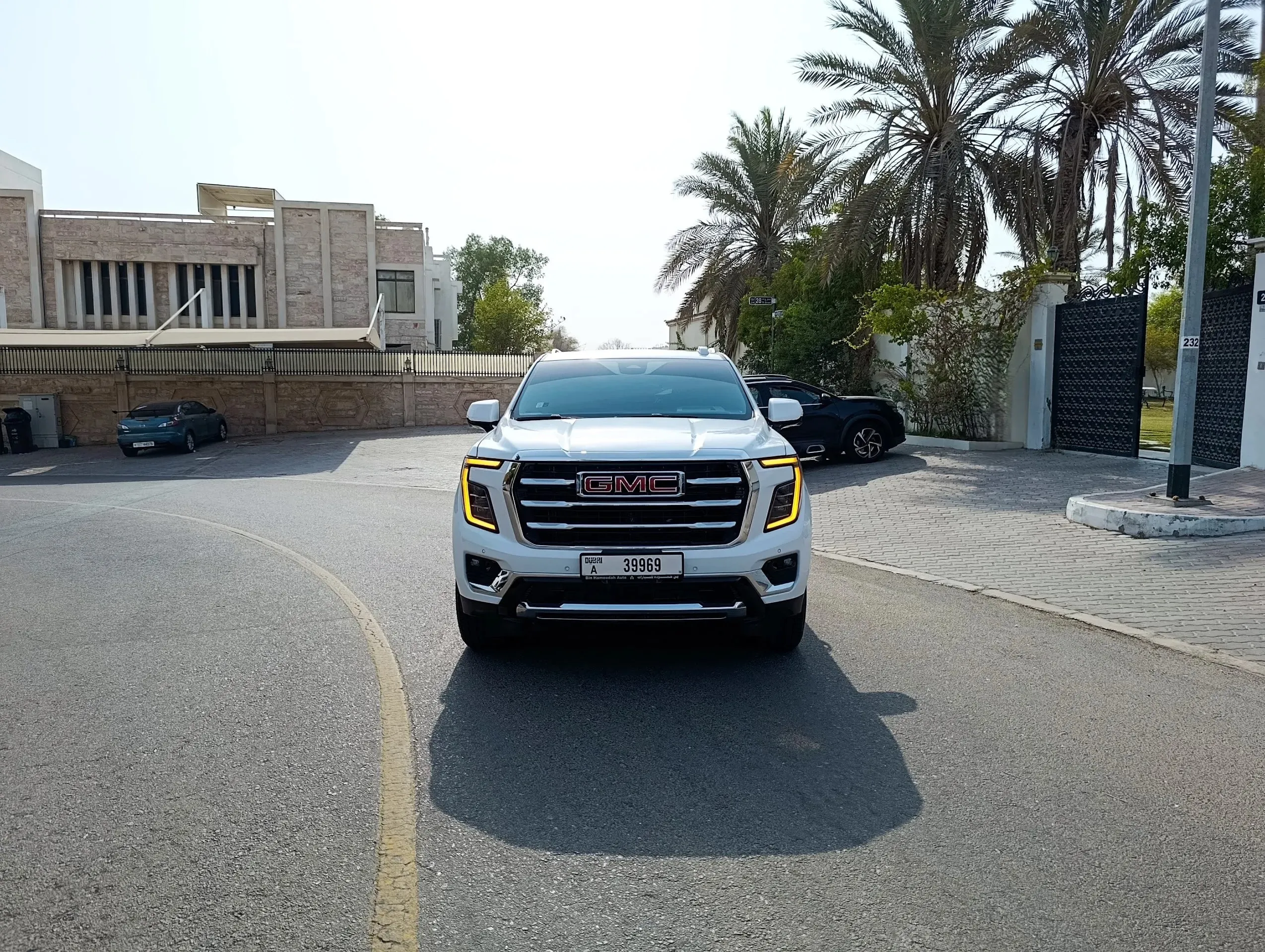 Gmcyukonelevationrentaldubaibyproxluxuryseci